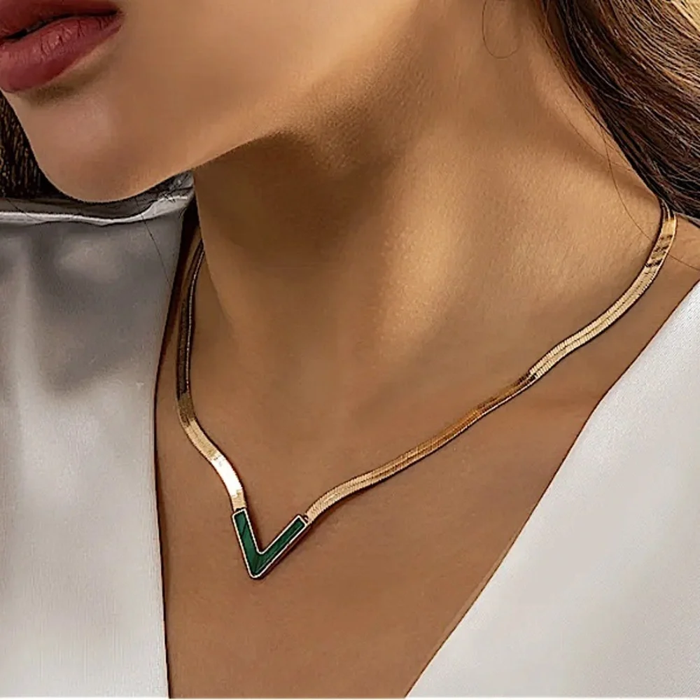 Gold 18K V Shaped Emerald Collarbone Flat Clavicle Herringbone Necklace